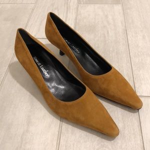 Tomcat leather mustard yellow heel
